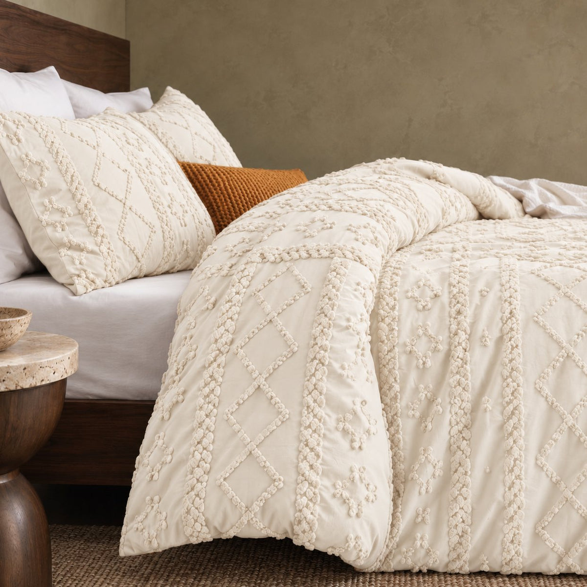 Tufted comforter detail, Ivory