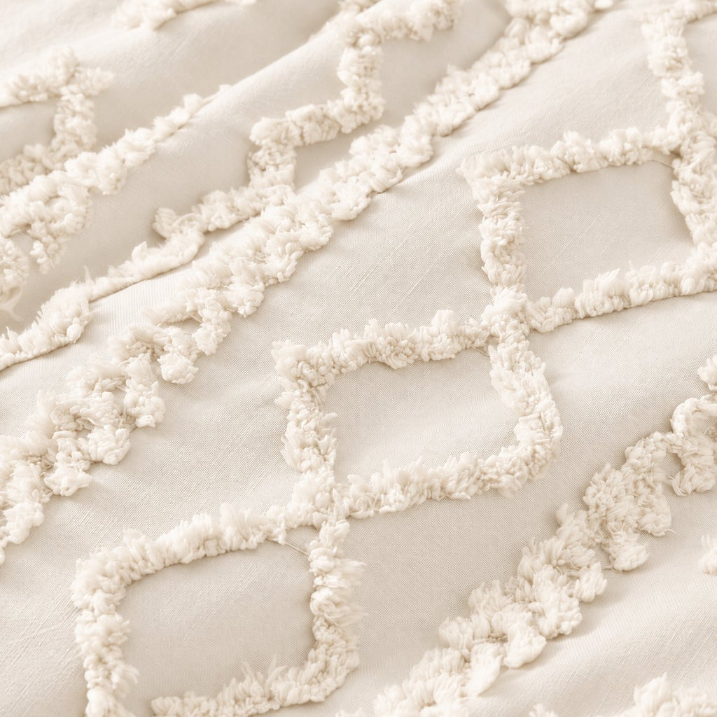 Tufted comforter detail, Ivory