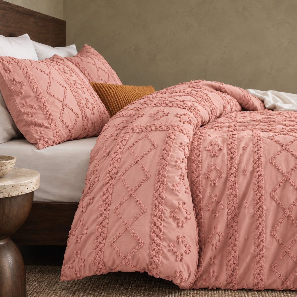 Tufted comforter detail, Pink